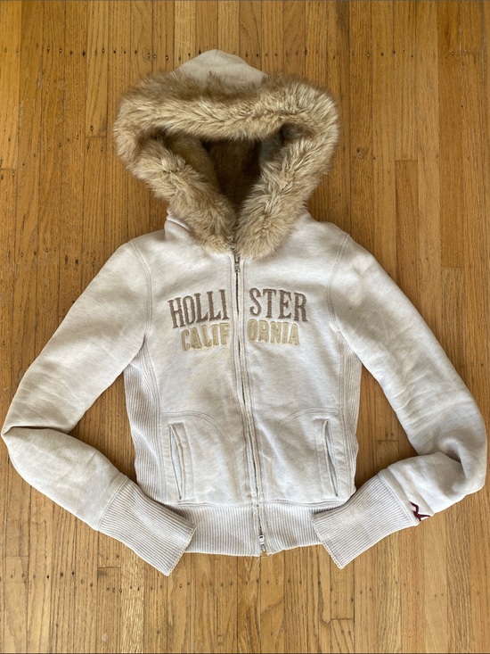 Hollister Jackets & Blazers - Hollister Cream Faux Fur Trim Hooded Zip-Up Sweatshirt